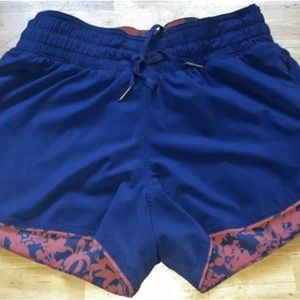 Lululemon Choose a Side reversible shorts, size 6.